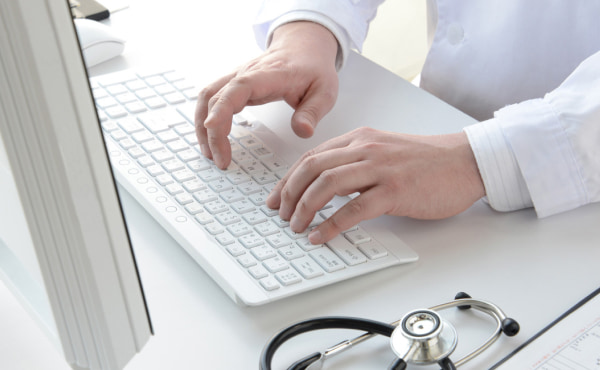 【2025年最新版】電子カルテメーカー主要12社とおすすめの選び方(クリニック向け)