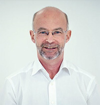 Dr. Béla Molnár氏