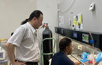 (Left) Professor Ayato Takada