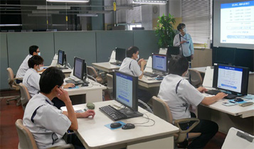 Training session led by an experienced engineer